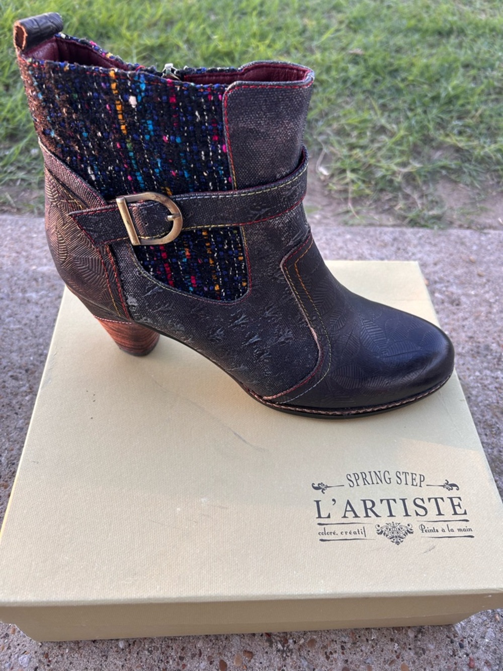 L'Artiste Spring Step Nancies  ankle boot Zip Up women's Size 10